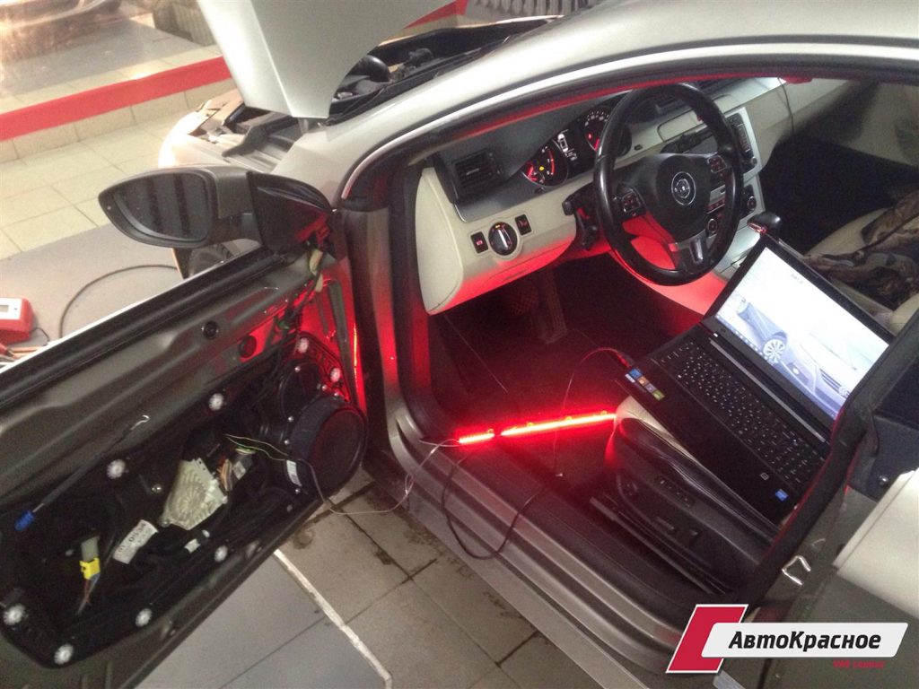 VW PASSAT CC 2010 Г.В. — УСТАНОВКА АТМОСФЕРНОЙ ПОДСВЕТКИ САЛОНА